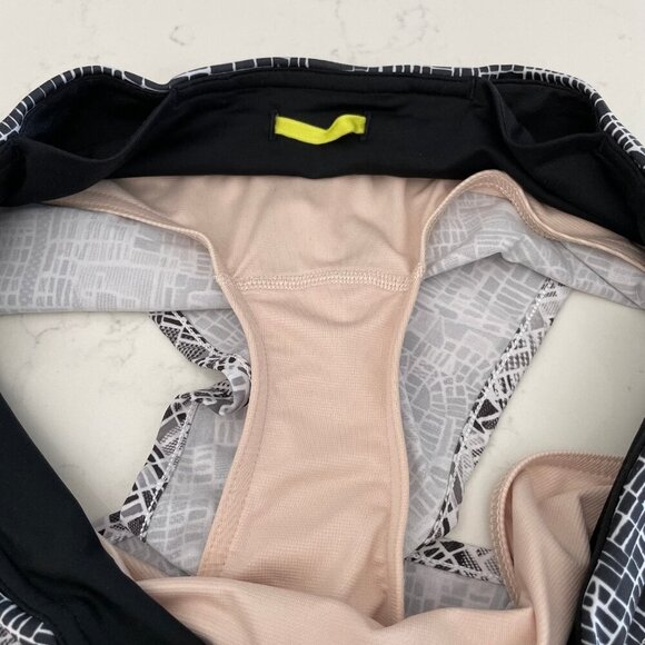 Lululemon Seawheeze Rare Special Edition 2016 2.5 Speed Short Grid Map Blk Wht 8 - Picture 8 of 11